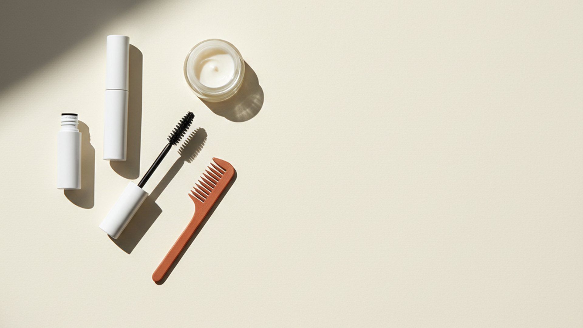 I Read 312 Reddit Threads on Mascaras — Here Are the 5 Holy Grails
